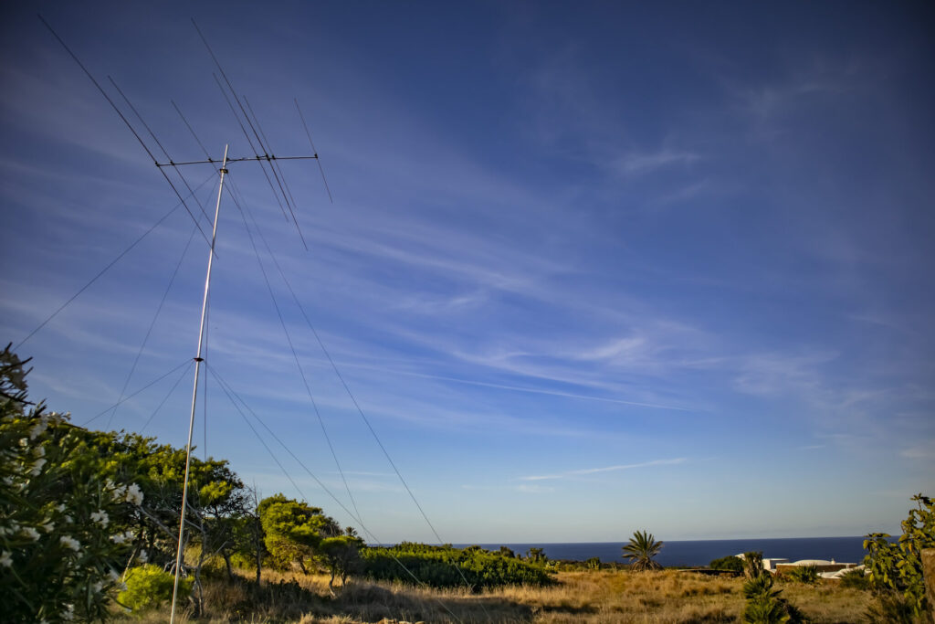 Yagi antenna with the sea in the background